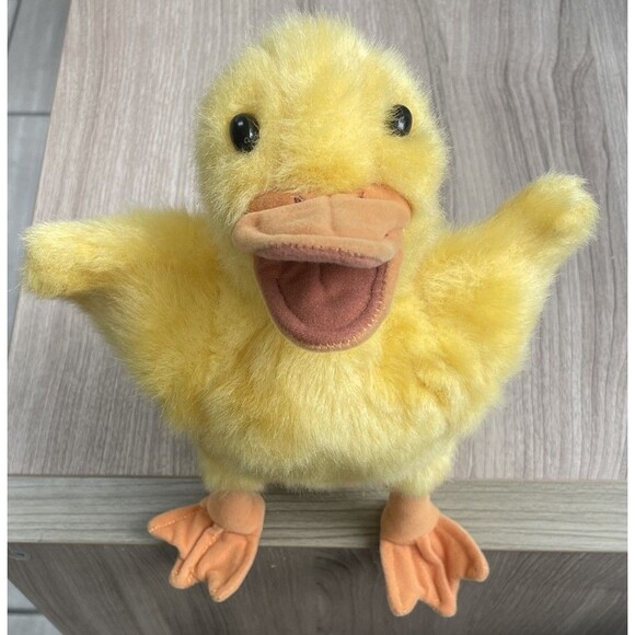 Folkmanis Duckling Hand Puppet Realistic Yellow Duck Plush! Pre-Owned! - Picture 1 of 8